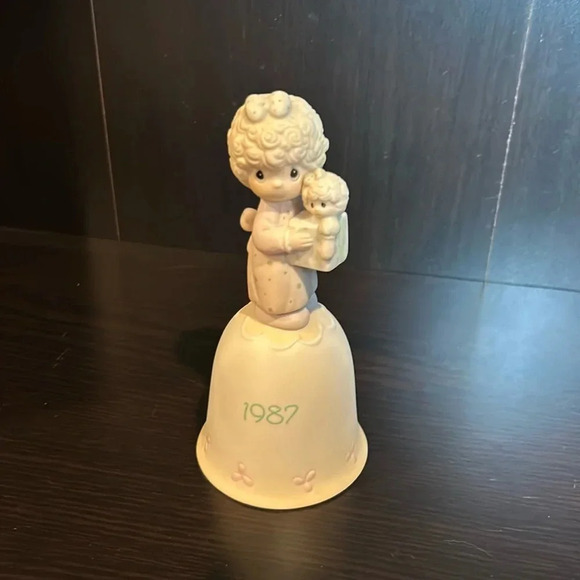 ADORABLE VINTAGE PRECIOUS MOMENTS BELL 1987 LOVE IS THE BEST GIFT OF ALL-SPECIAL - Picture 1 of 6